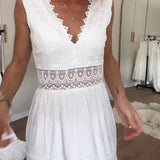 Circe - Robe camisolée en dentelle avec décolleté en V