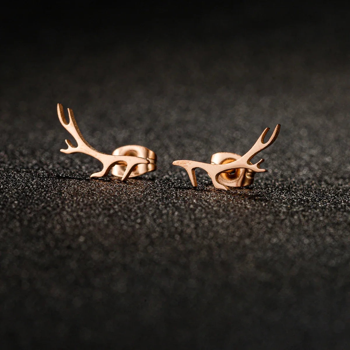 Boucles d'oreilles clous en bois de cerf