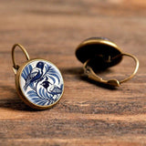 Boucles d'oreilles en dôme de verre vintage avec pie bleue