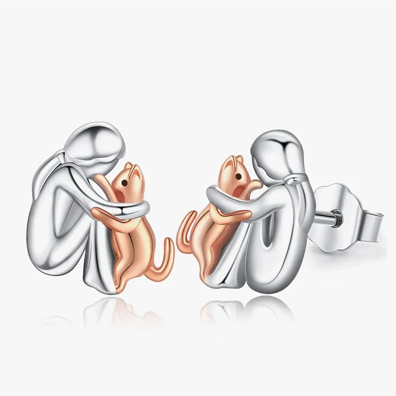 Boucles d'oreilles en argent et or bicolore représentant un câlin de chat