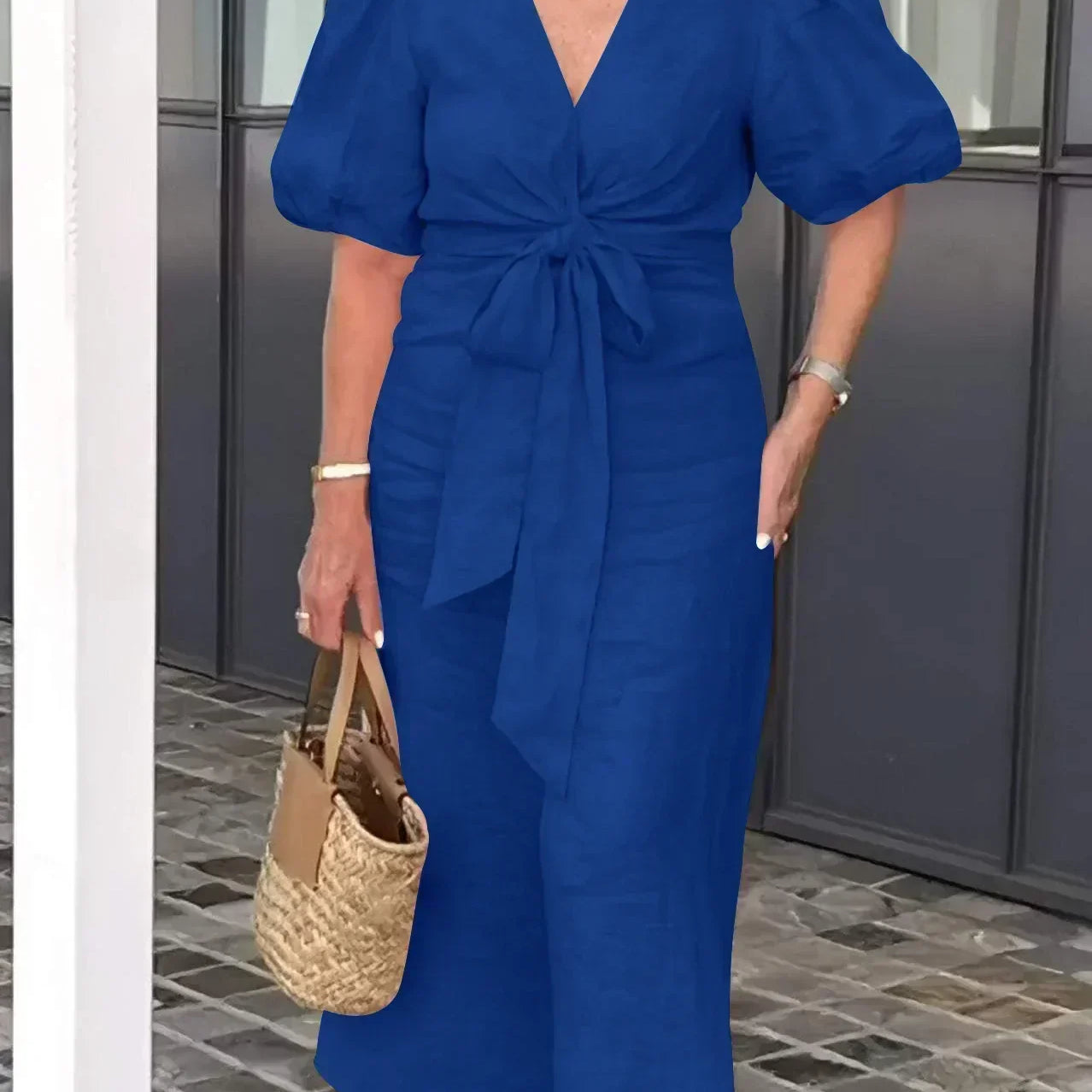 LYNORA | ROBE MIDI ÉLÉGANTE AVEC DÉCOLLETÉ EN V