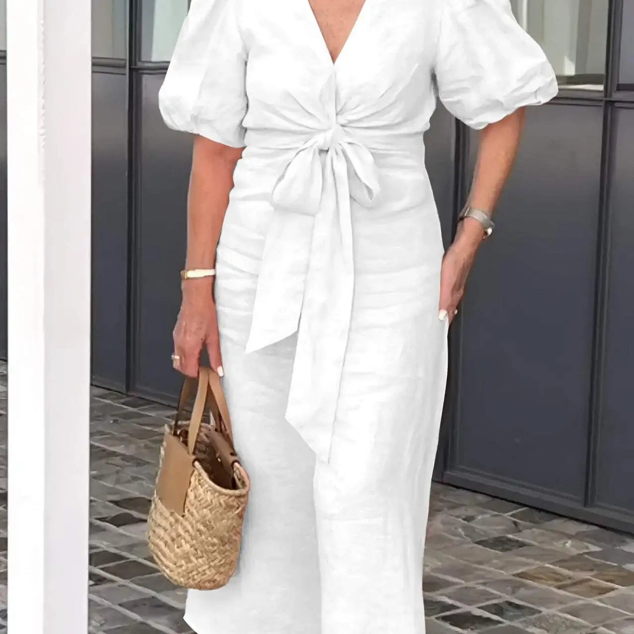 LYNORA | ROBE MIDI ÉLÉGANTE AVEC DÉCOLLETÉ EN V
