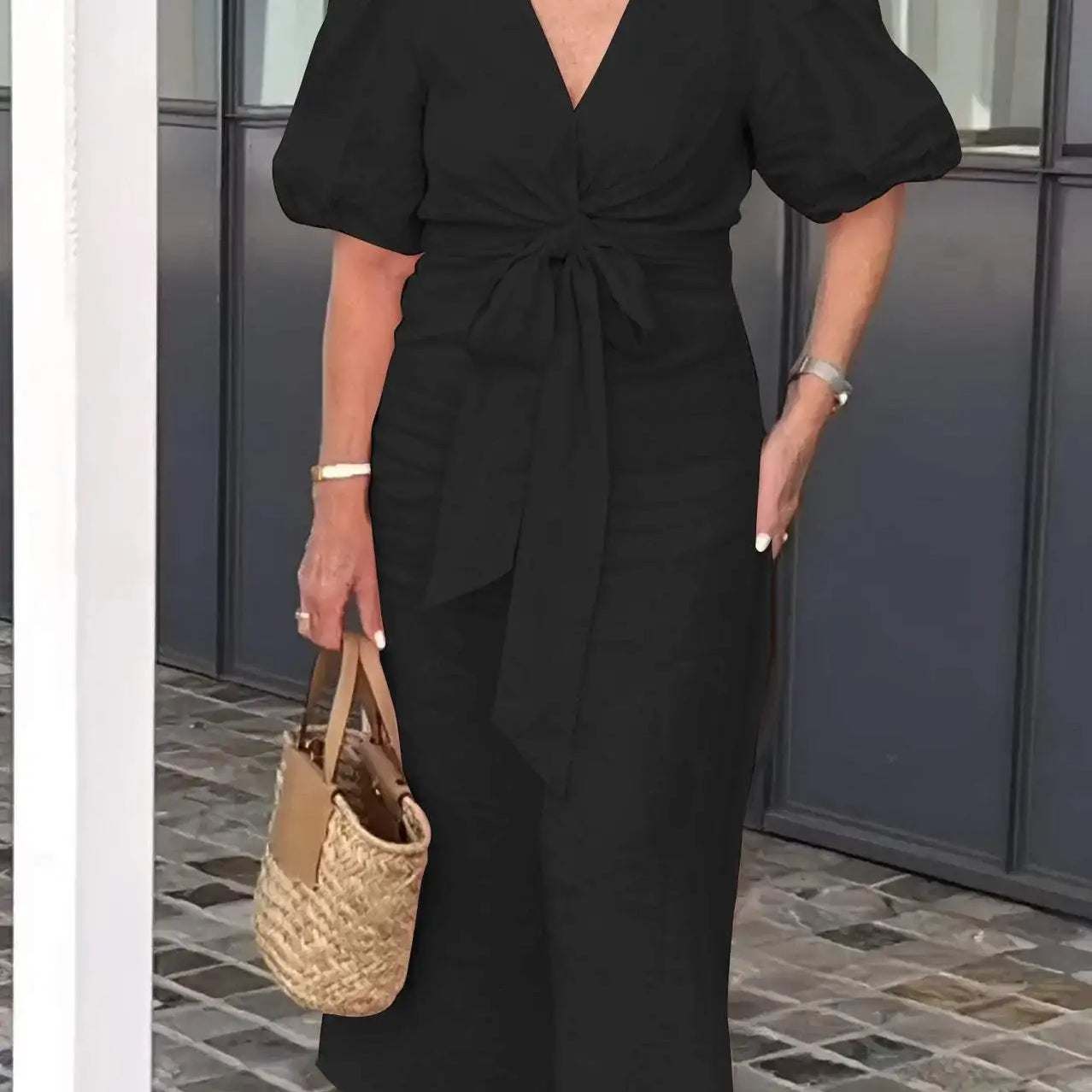 LYNORA | ROBE MIDI ÉLÉGANTE AVEC DÉCOLLETÉ EN V